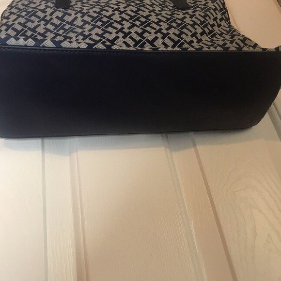 Tommy Hilfiger Blue/Alpaca Eve II Monogram Sachel Purse - Picture 8 of 11